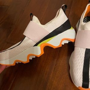 SOREL KINETIC IMPACT II STRAP SNEAKER SEA SALT/KOI